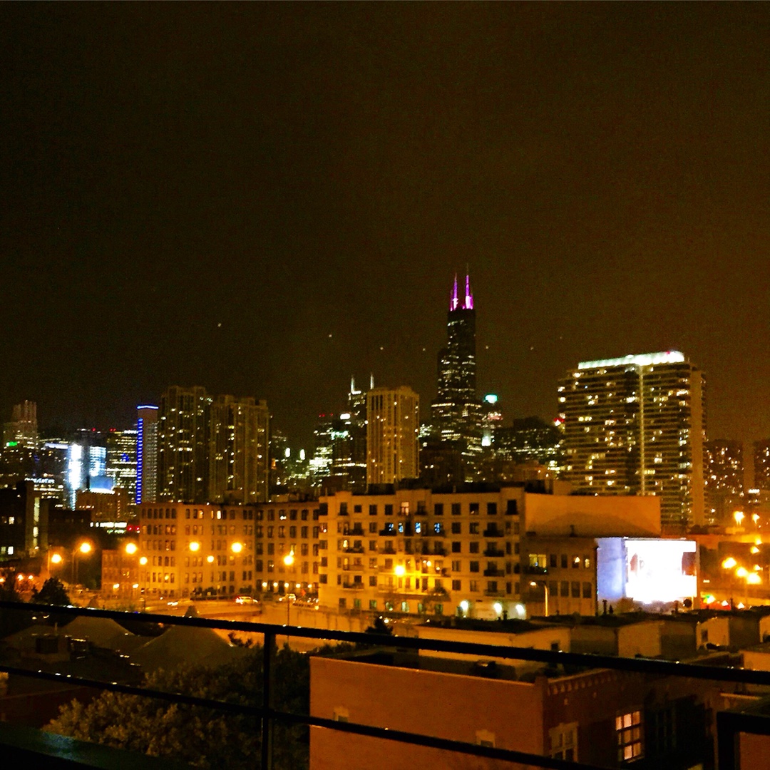 chicago skyline at night