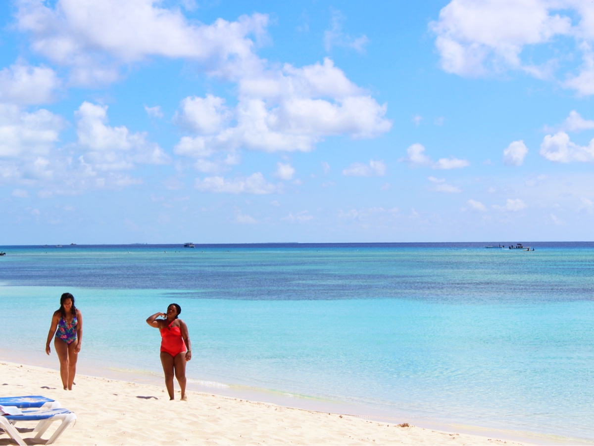 grand-turk-pillory-beach-setarra.jpg