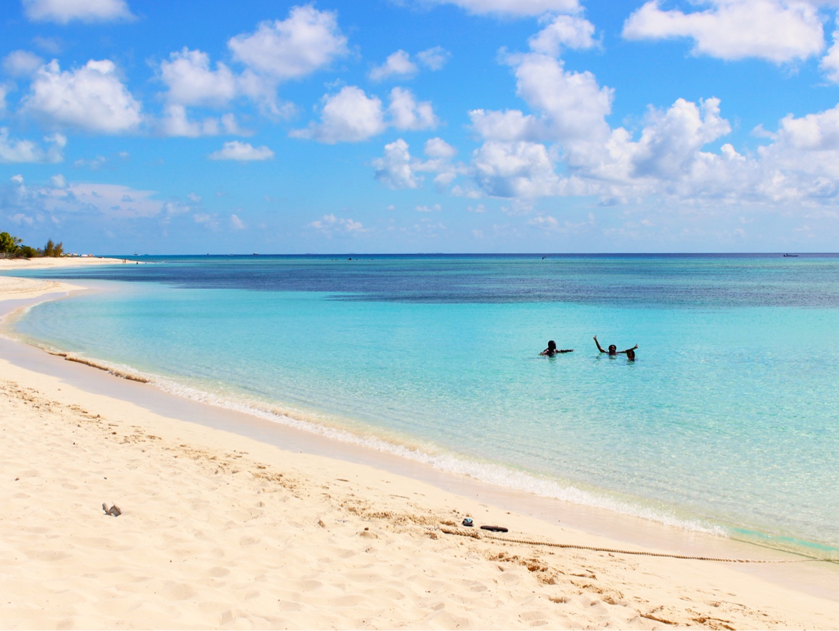 grand-turk-pillory-beach.jpg