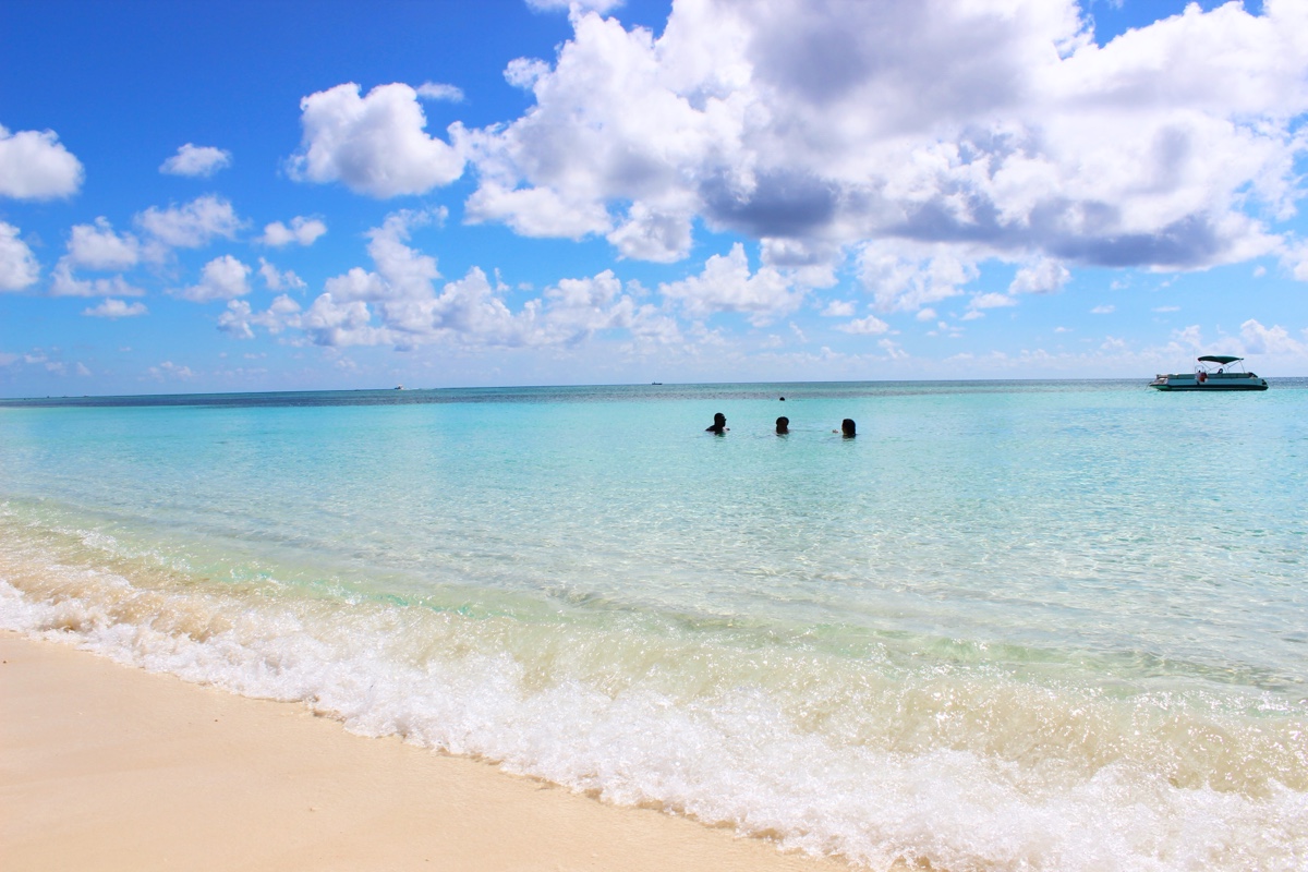 grand-turk-pillory-beach.jpg