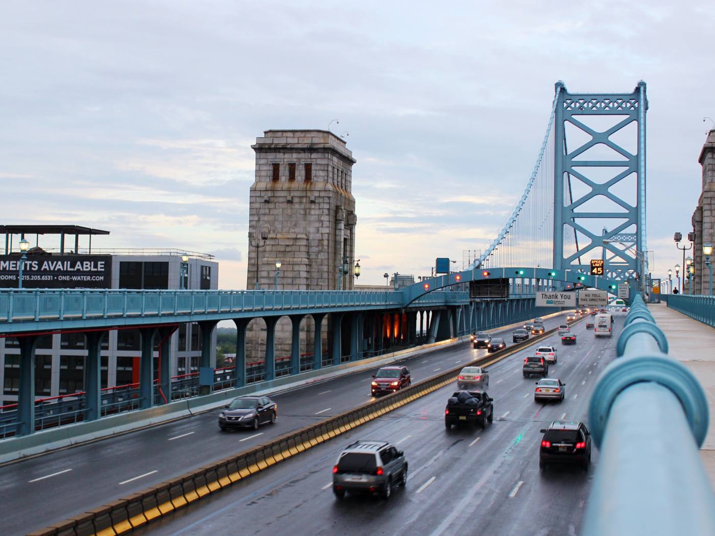 Philadelphia-Skyline-Benjamin-Franklin-Bridge-Setarra