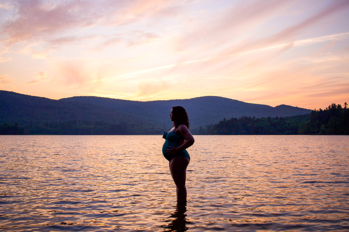 sunset-silhouette-maternity-photoshoot-setarra-maine