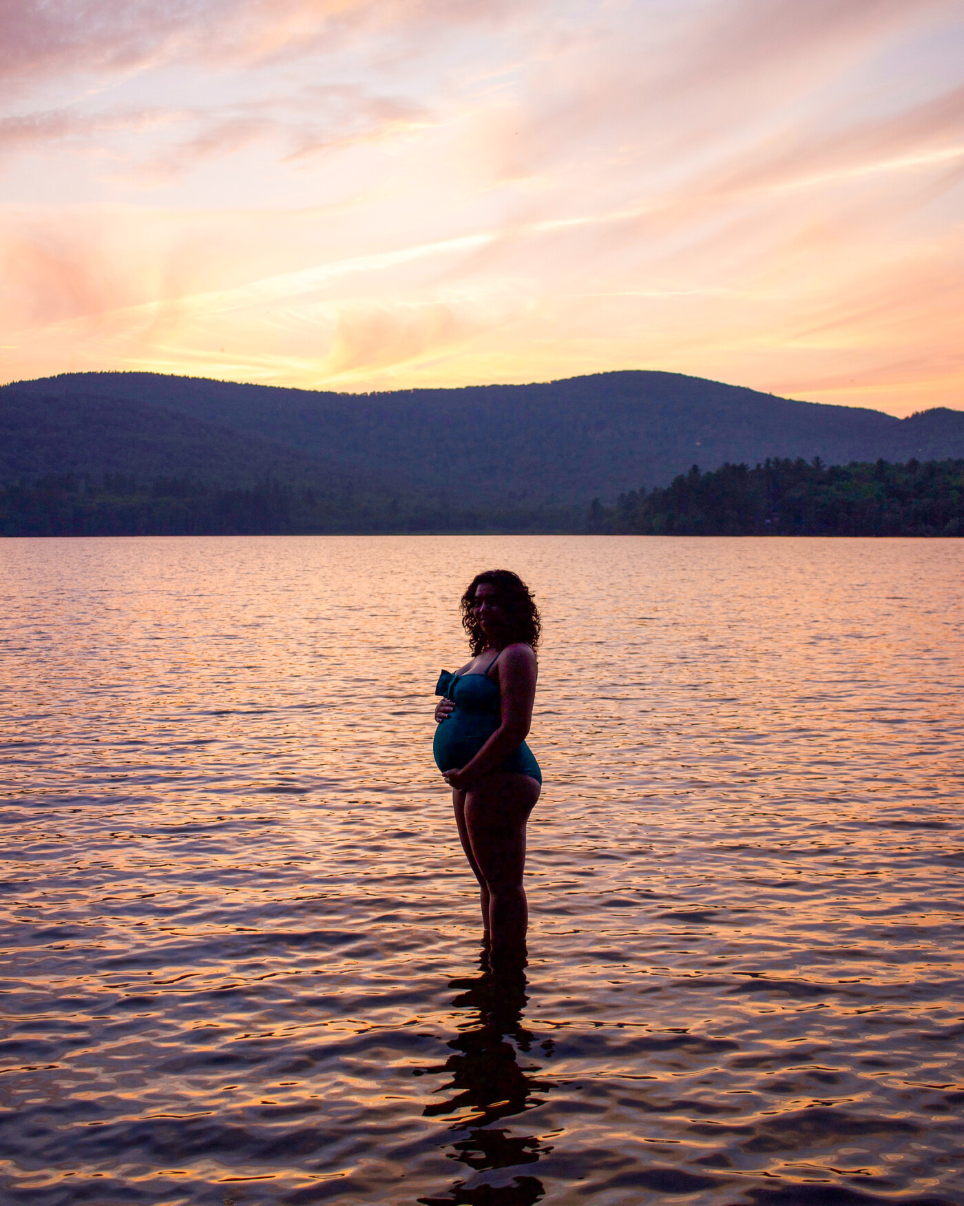 sunset-silhouette-maternity-photoshoot-setarra-maine