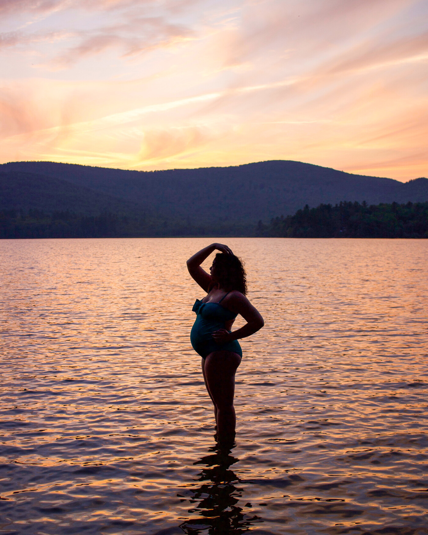 sunset-silhouette-maternity-photoshoot-setarra-maine