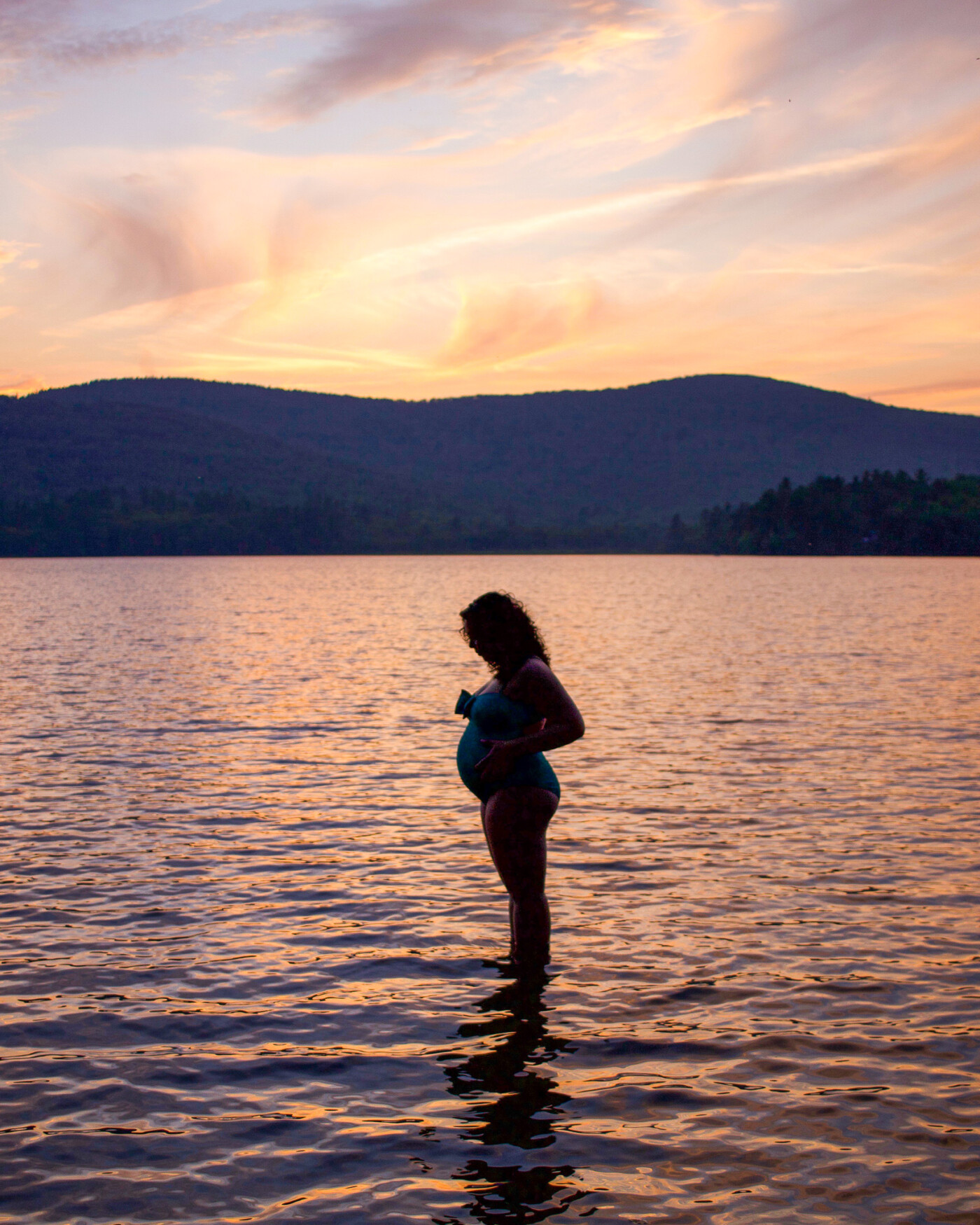 sunset-silhouette-maternity-photoshoot-setarra-maine
