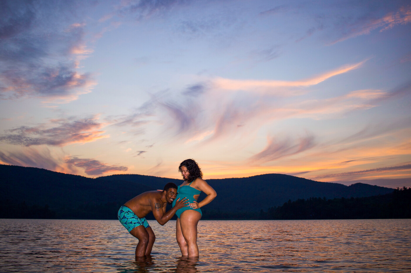 sunset-silhouette-maternity-photoshoot-setarra-maine