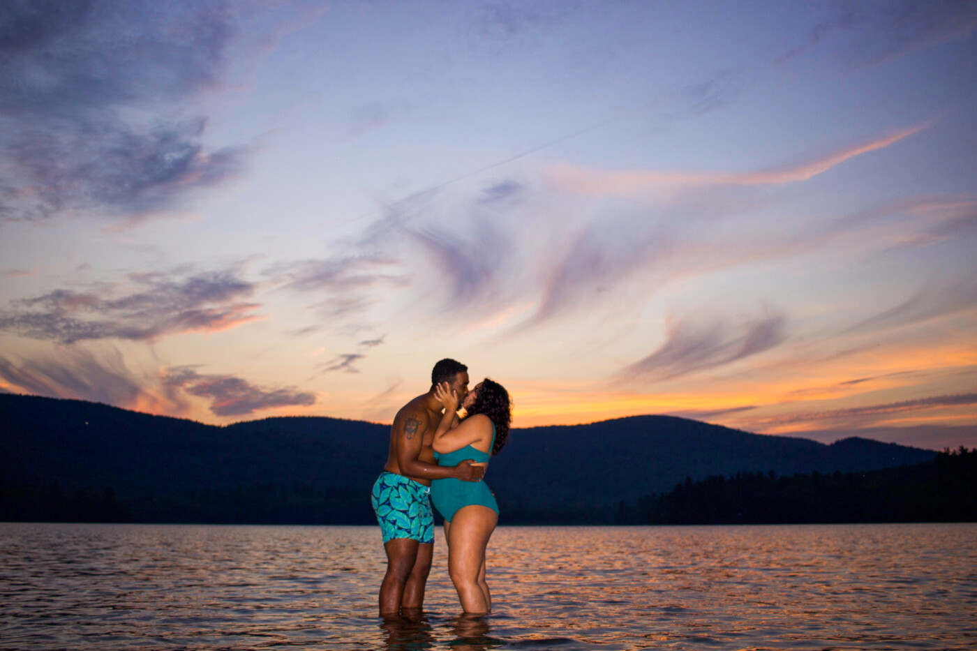 sunset-silhouette-maternity-photoshoot-setarra-maine