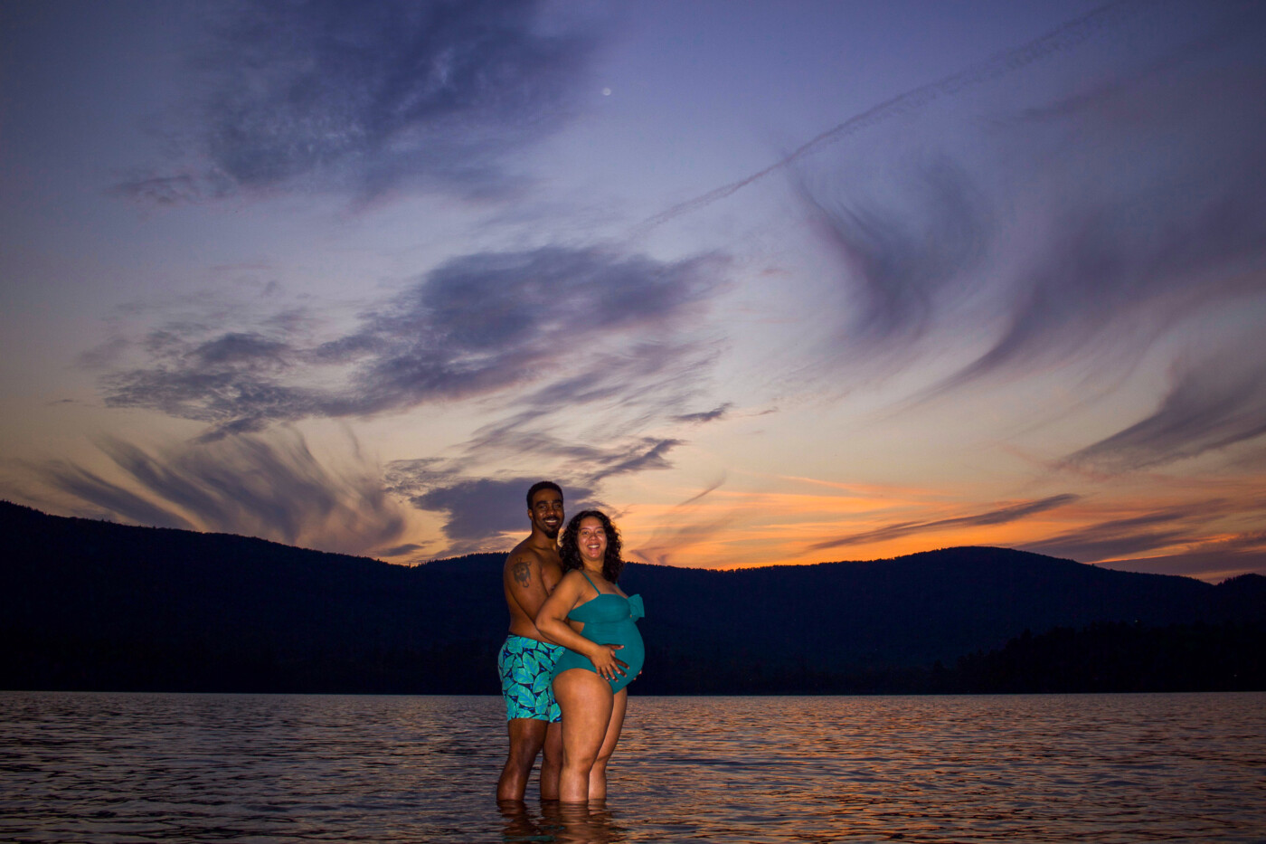 sunset-silhouette-maternity-photoshoot-setarra-maine